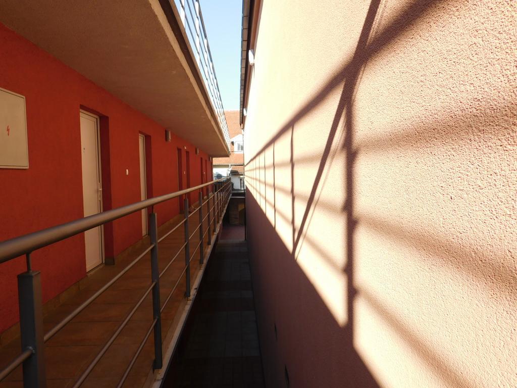 1000 négyzetméteres, 21 hálószobás Apartman 21 fürdőszobával Tresnjevka területén Zágráb Kültér fotó
