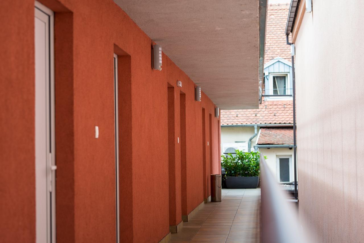1000 négyzetméteres, 21 hálószobás Apartman 21 fürdőszobával Tresnjevka területén Zágráb Kültér fotó
