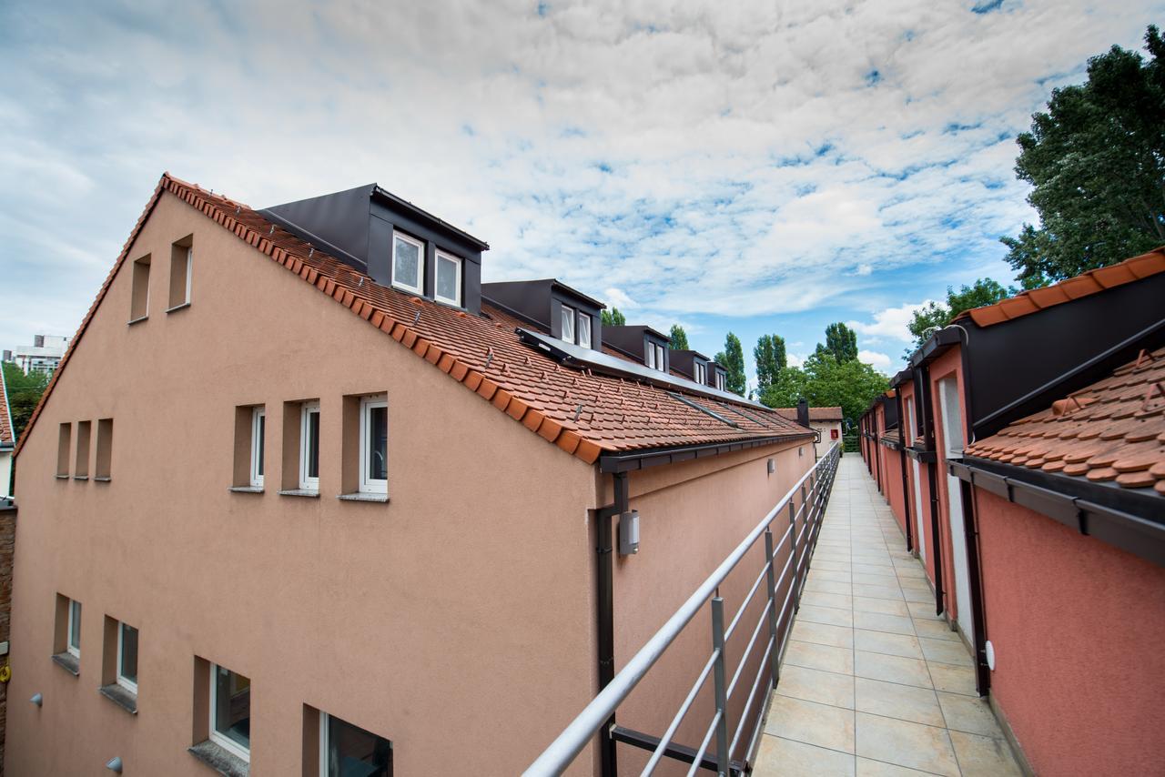 1000 négyzetméteres, 21 hálószobás Apartman 21 fürdőszobával Tresnjevka területén Zágráb Kültér fotó