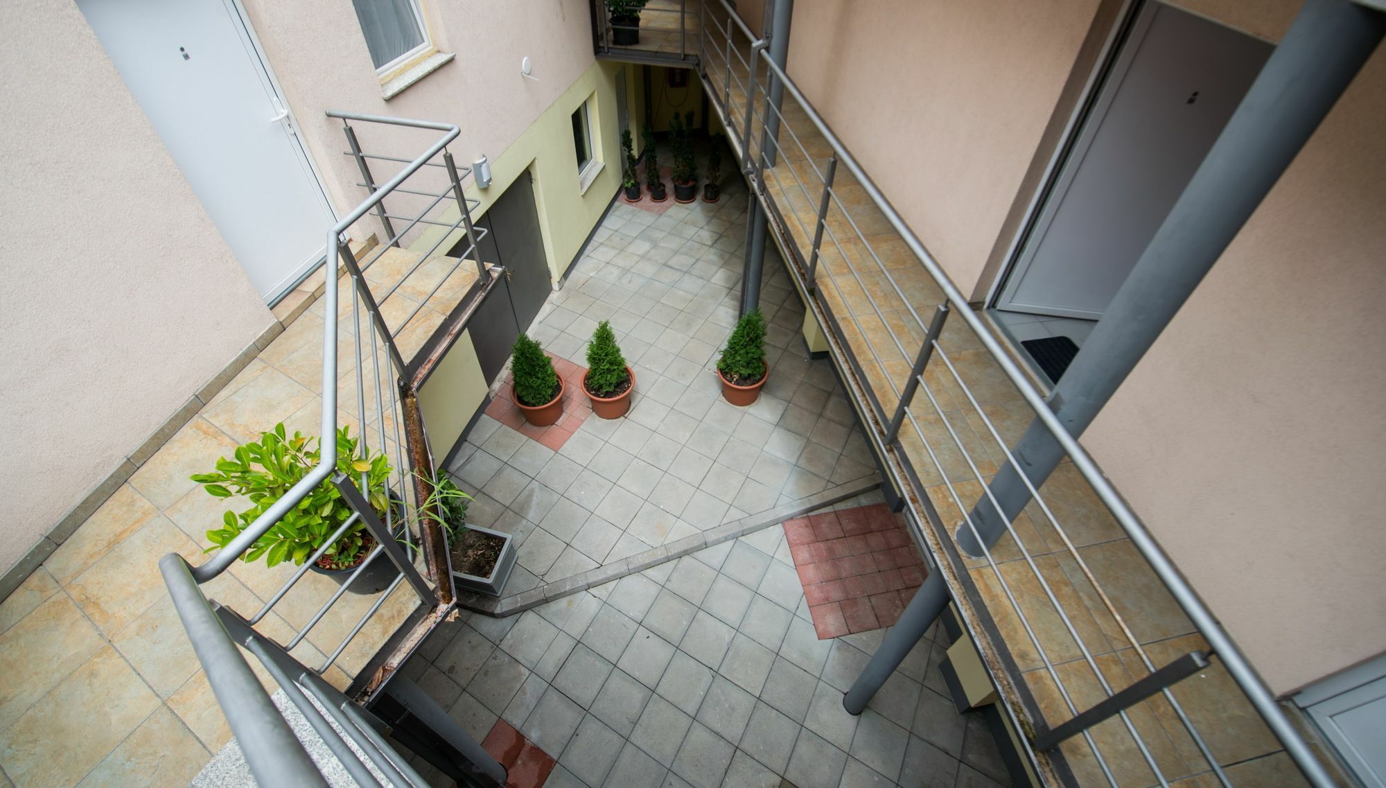 1000 négyzetméteres, 21 hálószobás Apartman 21 fürdőszobával Tresnjevka területén Zágráb Kültér fotó